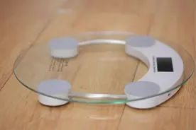 早晚体重忽上忽下？如何称量体重最准确？图片