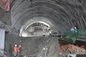 突破性进展 眉太高速老爷岭隧道左幅顺利贯通图片