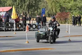 划破头盔、增大风阻，骑手头盔上这些东西可能会要命！图片