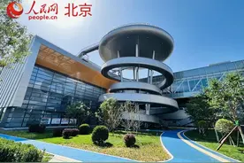 副中心潞城全民健身中心：建筑披“绿衣” 群众享健康图片