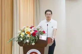 致敬最美白衣天使，福医二院举行护士节表彰大会图片