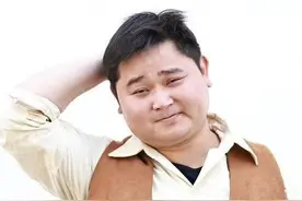 听·见｜送外卖干跑堂教英语，如今我在横店当群演图片