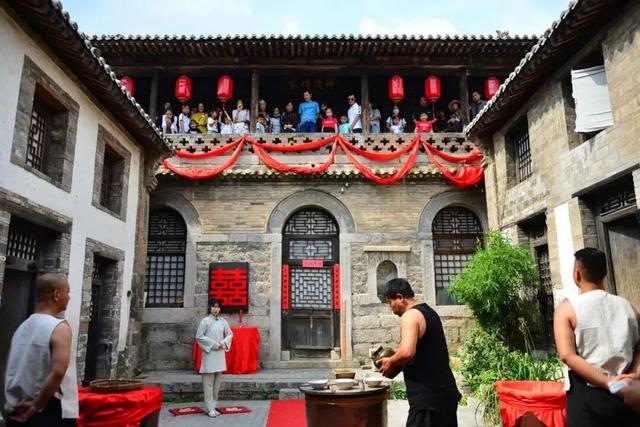 第一批抛弃网红景点的年轻人，已经开始“村漂”了