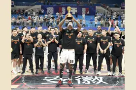 铁人！琼斯回归吉林男篮，24日晚刚帮助香港金牛夺NBL冠军图片