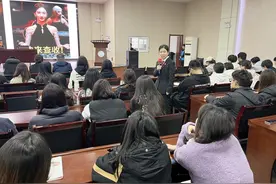 西安医专聘仼两名法治副校长“双重保护”学生图片