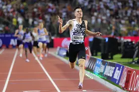 挪威名将打破尘封24年的男子2000米世界纪录图片