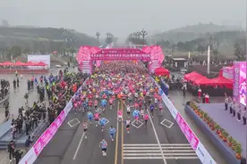 2025重庆垫江马拉松鸣枪开跑图片