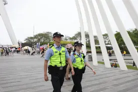 深圳宝安3000警力为市民及游客筑牢“平安墙”图片