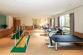 图｜科学康复助力骨折老人恢复行走图片