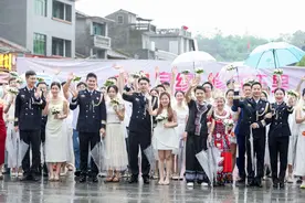 广东百对佳偶在千年古镇“修成正果”图片