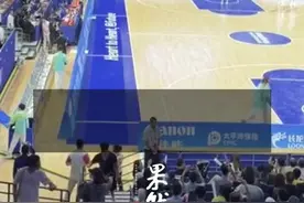 杭州亚运会男篮小组赛，中国台北VS中国香港，现场响起《我的中国心》图片