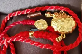 金价暴涨，高价回收陷阱冒头，560元/克回收背后“把金烧成一坨，然后说有问题”图片