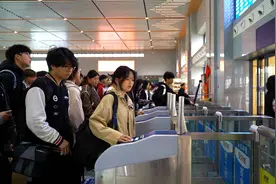 长三角铁路今迎“五一”小长假客流最高峰 多地去往北京、广州、福州等方向车票售罄图片