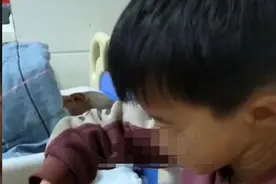 12岁男孩医院独自照顾瘫痪父亲，当地政府介入图片