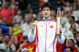 “发现对手那么慢”，潘展乐耿直回应预赛垫底上热搜，网友：有喜剧人天赋图片