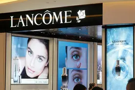 南宁一商场兰蔻专柜被指试用装过期，市场监管部门立案调查图片