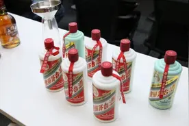 成排的茅台、五粮液，全是假的！上海警方：不法分子用了输液针、注射器图片