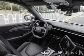 无人驾驶车跑向武汉大街小巷，“萝卜快跑”在汉投放超过400辆图片