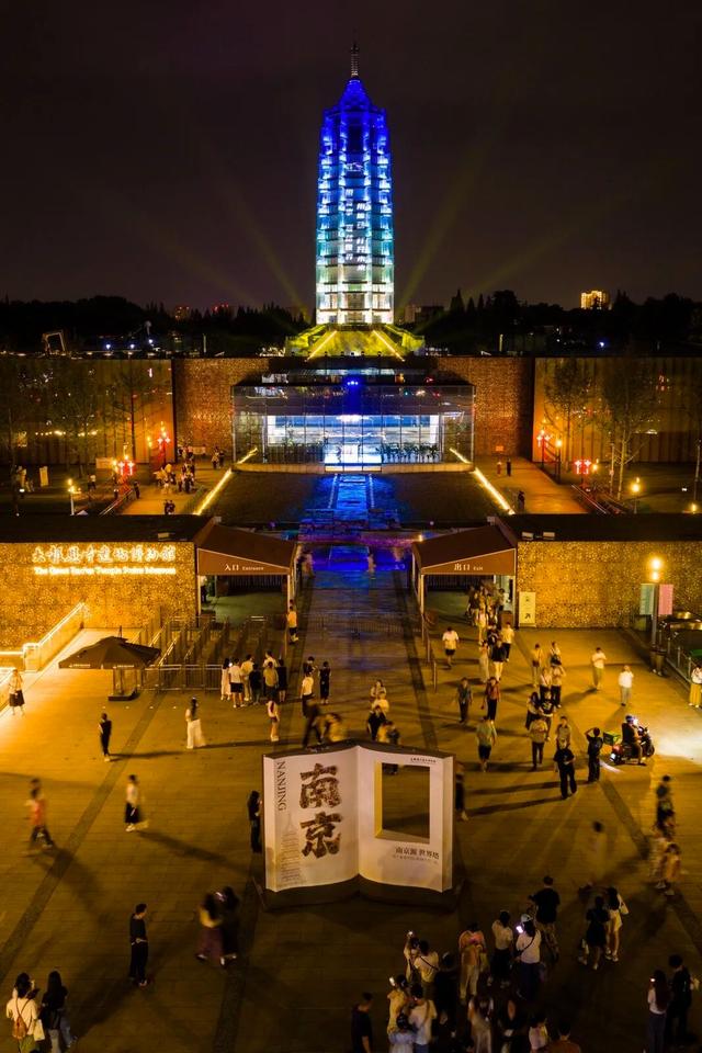 “我们全部爱上了南京！”