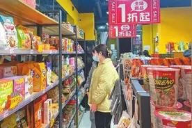 遍地开花的零食折扣店靠什么赚钱？记者调查图片