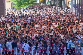 城事｜魔都的夏天：外滩人从众，晚上七八点的时候最漂亮图片