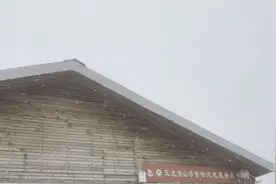 遇见美好！玉龙雪山2025年的第一场雪图片