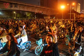 郑州共享单车暂停运营？哈啰美团客服双双回应；郑州激情夜骑按下“降温键”图片