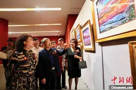 黄建南艺术作品展在天津举行 150余件作品呈现东西文化融合魅力图片