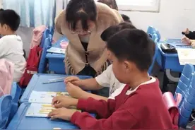 合肥市巢湖路小学：促青年教师成长 督学进课堂指导图片