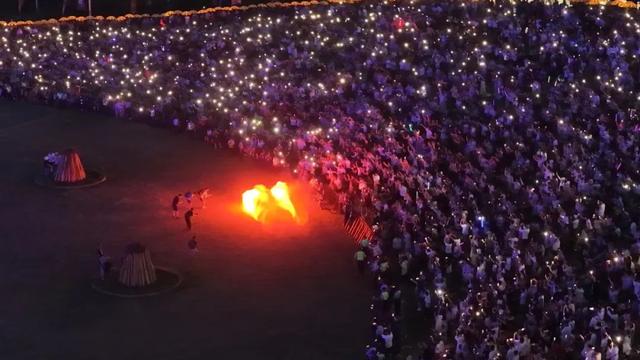 万人欢腾 星落人间 俄池格则星火狂欢