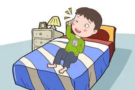 长时间侧躺玩手机会导致斜视？专家表示：关键原因不在“侧躺”，在于“长时间”与“近距离”图片