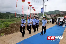 邵东公安护航流泽第二届杨梅文化节图片