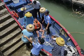 惊心动魄！父子俩台风天在海边玩，被巨浪卷入大海，从海南漂流26小时到广东图片