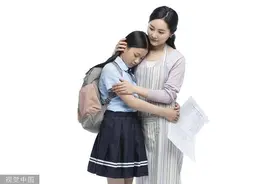 闪电心灵愈站 | 家长如何帮助青春期少年走出抑郁 心理专家：正面引导是关键图片