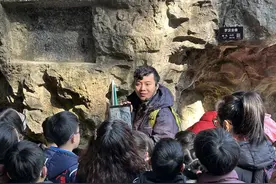 走进杭州飞来峰灵隐寺：找找济公睡过的床，听听石头上的杭州史图片