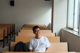 唐尚珺和高考说再见：在大学的好友不多，为解决生活费开直播图片