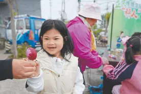 品粥秤人绘彩蛋 其乐融融立夏天图片