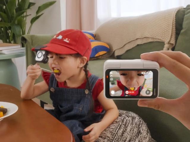 哈苏推出X2D II相机和变焦镜头35-100E｜Insta360发布GO Ultra｜理光发布GR IV和GF-2闪光灯