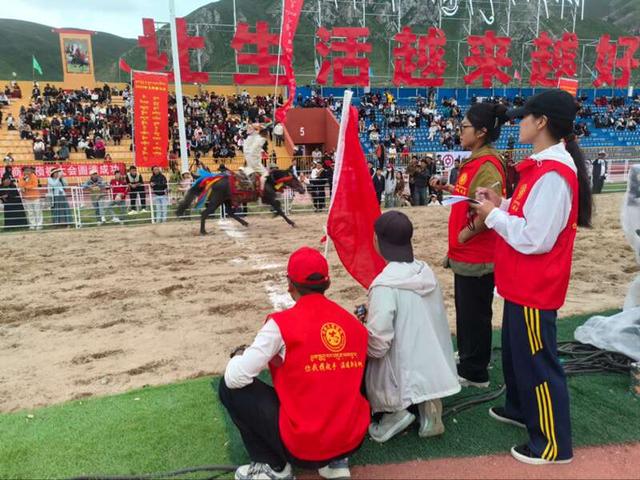 赛马会与摄影展：青海玉树的两张文化名片