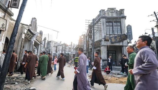 上海影视乐园周末人气旺