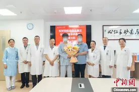 广东佛山首例亲属活体肾移植受者康复出院图片