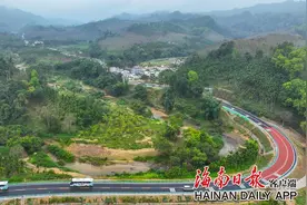 海南环热带雨林国家公园旅游公路串起山区里的“珍珠项链”图片