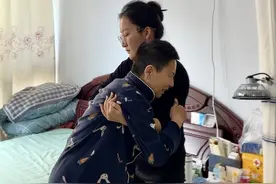 刘羲檬：带着妈妈去支教图片