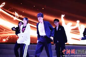 “以爱为名”慈善音乐会在福建师大附中举行图片