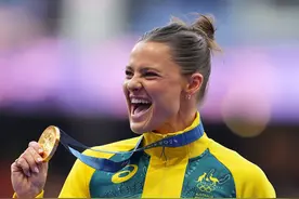 巴黎奥运会丨田径——女子撑杆跳高颁奖仪式举行图片