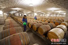 【甘快看】嘉峪关“观城”：酒钢不仅生产钢铁 还有亚洲最大葡萄酒窖图片