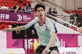 又帅又能打！18岁小将章宁用左手鏖战三局，拿下新昌林丹杯男单冠军图片