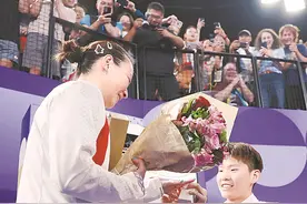 1金1钻！夺冠后，她被求婚了图片