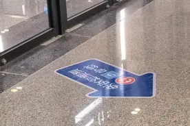 记者实地走访：上海新开通的火车站与地铁能免安检直联换乘吗？图片