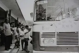 被誉为公交行业的“劳模摇篮”！青岛6路公交“青年服务线”命名70周年了图片